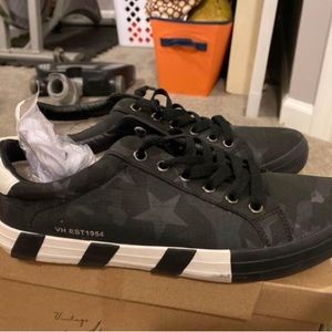 Vintage Havana black star camo size 8